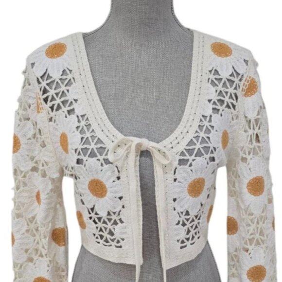 moon & madison Tops - MOON & MADISON Women's Crochet Daisy Long Sleeve Cropped Cardigan Sz: L